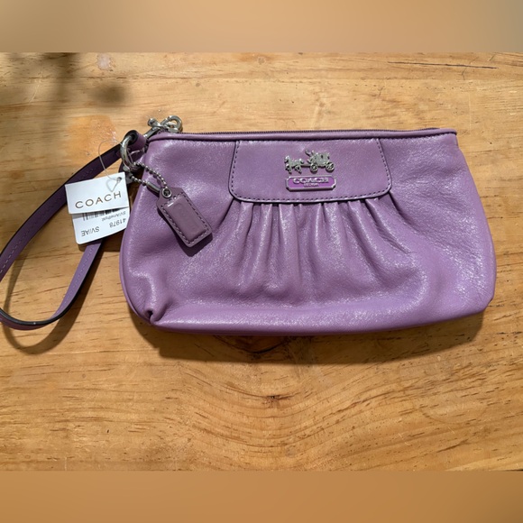 NWT Coach Madison Amethyst Pleated Leather Wristlet - Picture 1 of 4